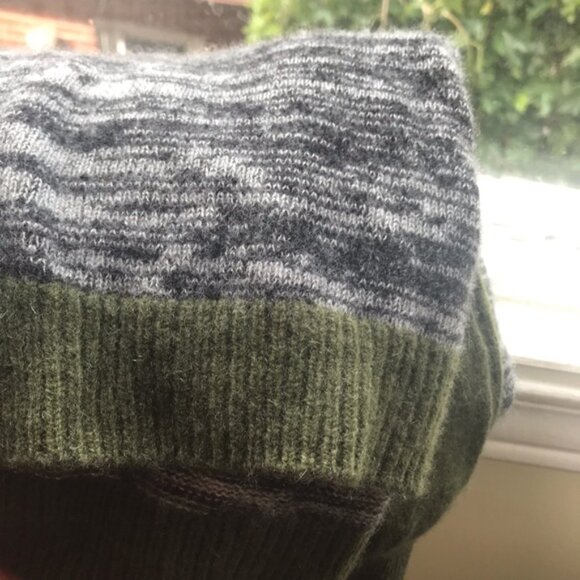 Anthropology SI-IAE Cashmere Sweater Top CutOut Soft ColorBlock Gray Black Green - Picture 10 of 16